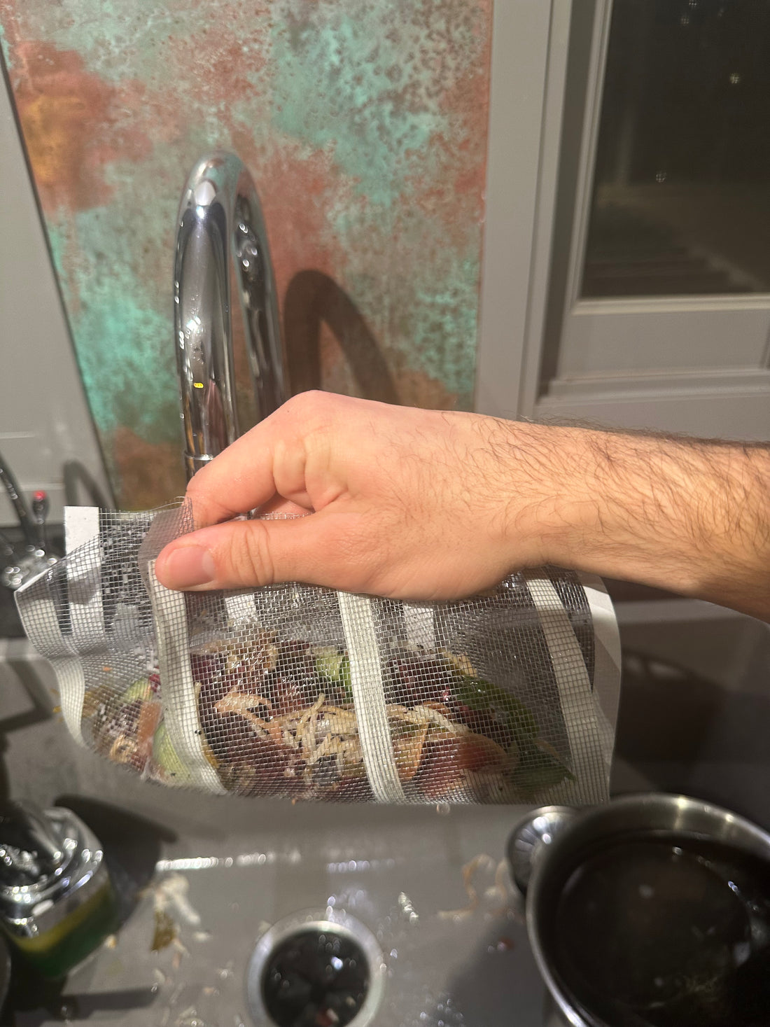 Smart Drain Roll – 10m | Stop Clogs, Odors & Insects

✔ Fits sinks, showers & tubs – ideal for restaurants, cafes & hotels
✔ Prevents hair & dirt buildup
✔ Blocks unpleasant odors
✔ Keeps insects out
✔ Hygienic, single-use & easy to cut