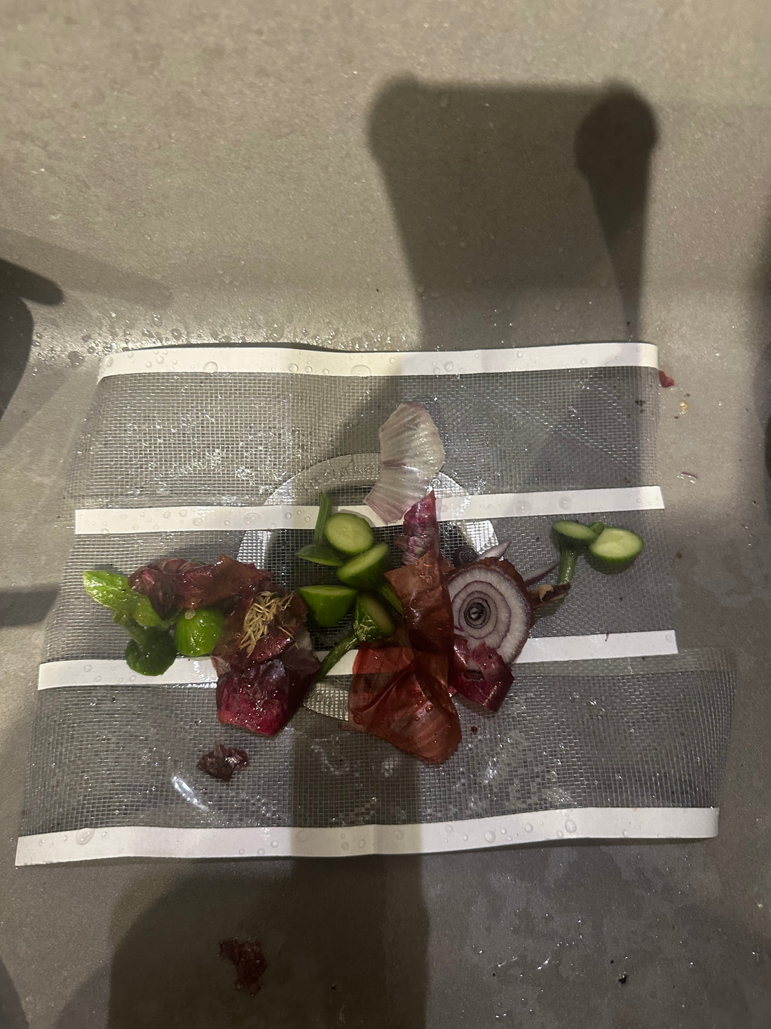 Smart Drain Roll – 10m | Stop Clogs, Odors & Insects

✔ Fits sinks, showers & tubs – ideal for restaurants, cafes & hotels
✔ Prevents hair & dirt buildup
✔ Blocks unpleasant odors
✔ Keeps insects out
✔ Hygienic, single-use & easy to cut