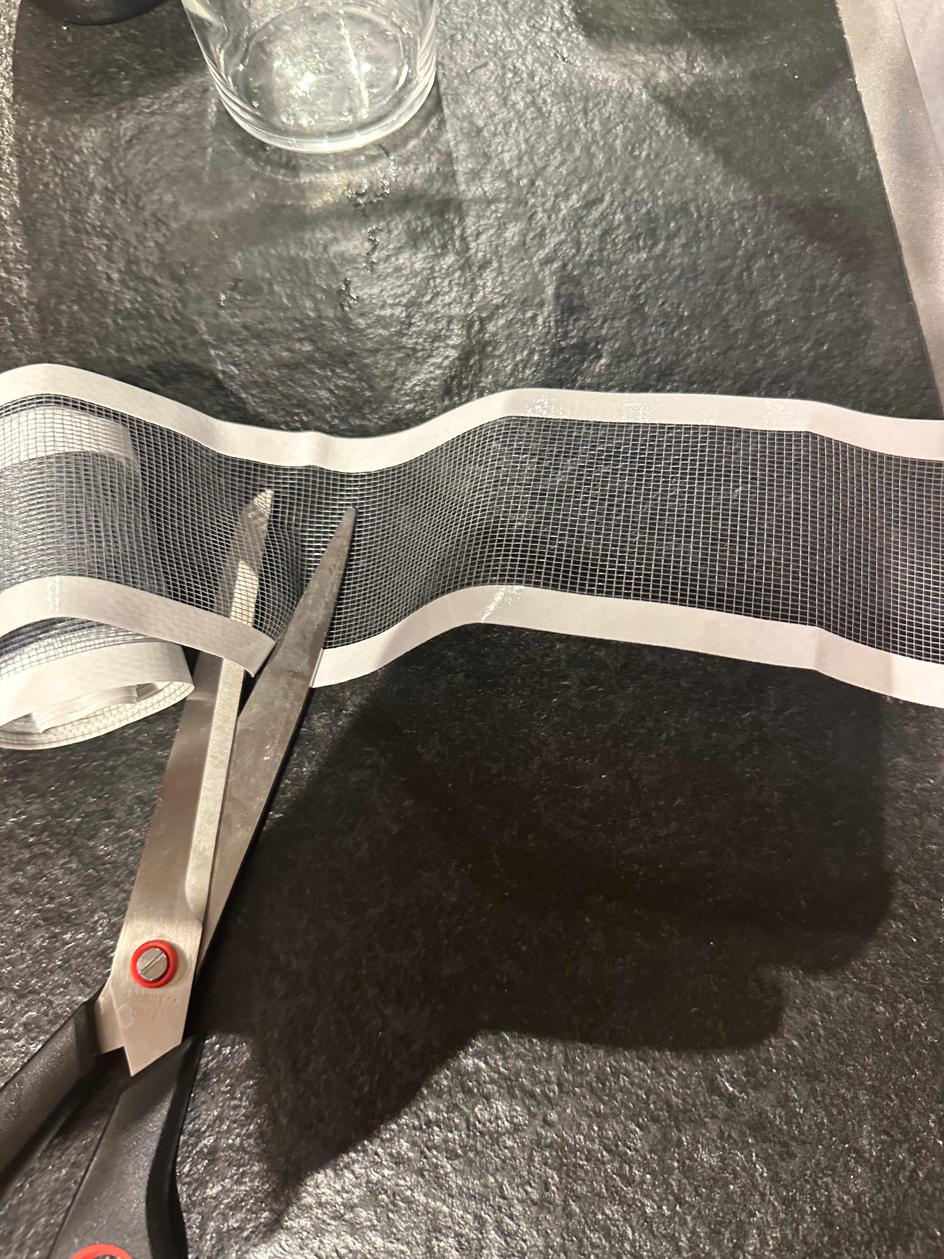 Smart Drain Roll – 10m | Stop Clogs, Odors & Insects

✔ Fits sinks, showers & tubs – ideal for restaurants, cafes & hotels
✔ Prevents hair & dirt buildup
✔ Blocks unpleasant odors
✔ Keeps insects out
✔ Hygienic, single-use & easy to cut