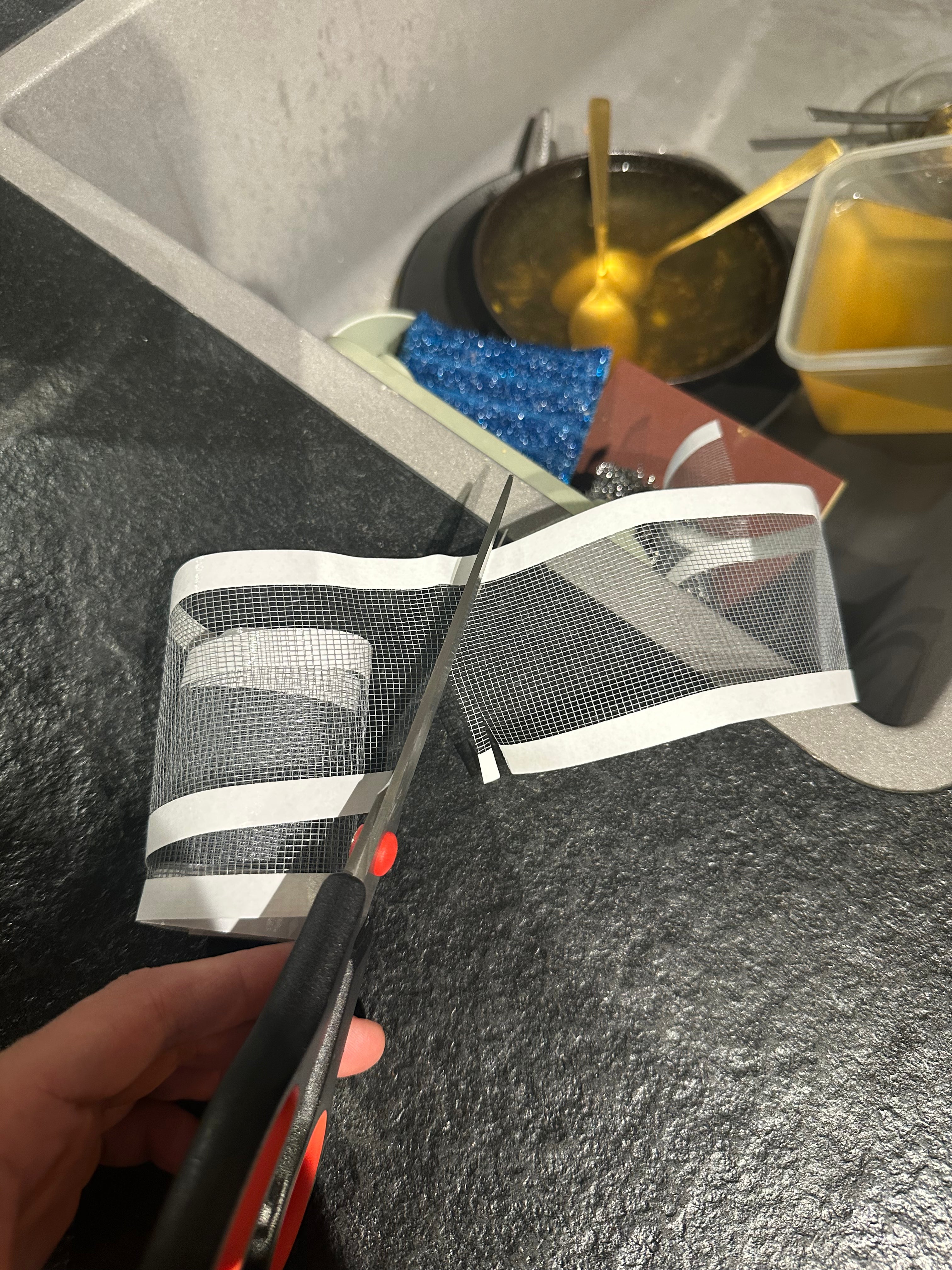 Smart Drain Roll – 10m | Stop Clogs, Odors & Insects

✔ Fits sinks, showers & tubs – ideal for restaurants, cafes & hotels
✔ Prevents hair & dirt buildup
✔ Blocks unpleasant odors
✔ Keeps insects out
✔ Hygienic, single-use & easy to cut