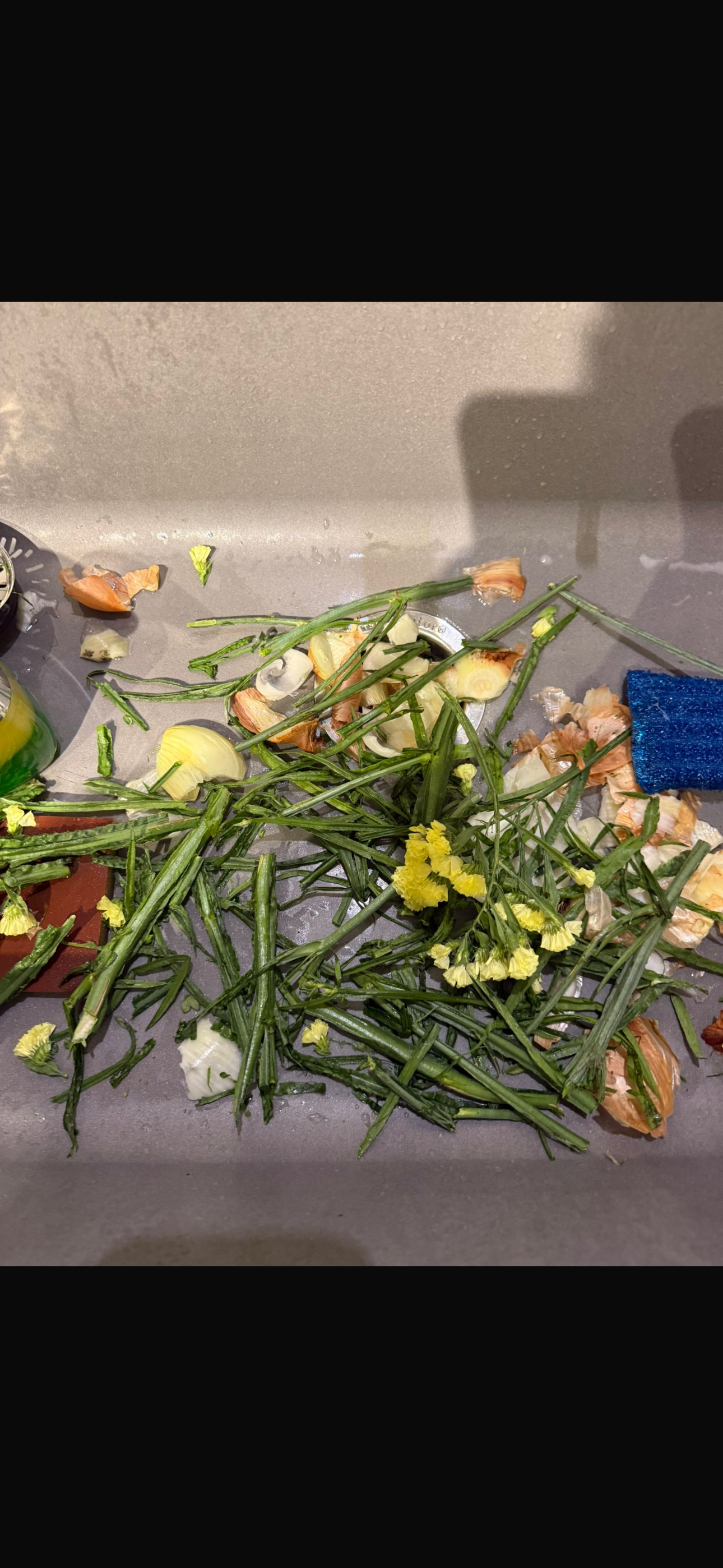 Smart Drain Roll – 10m | Stop Clogs, Odors & Insects

✔ Fits sinks, showers & tubs – ideal for restaurants, cafes & hotels
✔ Prevents hair & dirt buildup
✔ Blocks unpleasant odors
✔ Keeps insects out
✔ Hygienic, single-use & easy to cut