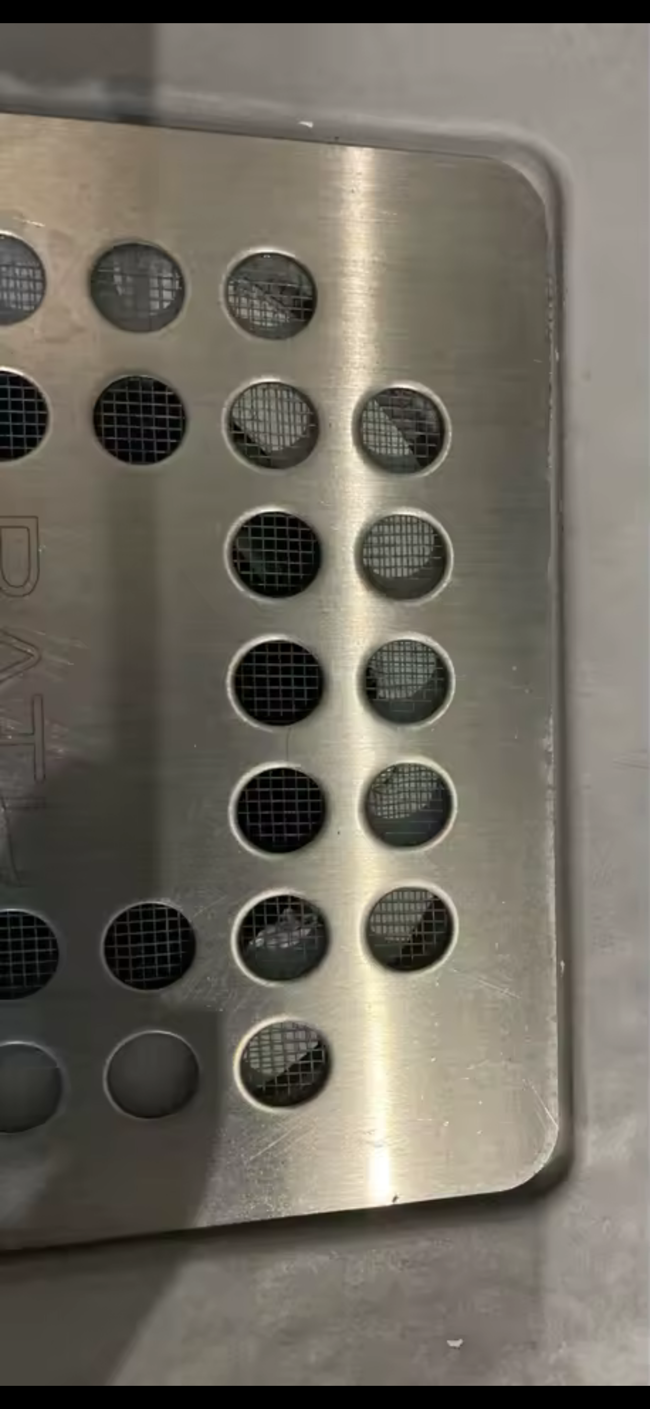 Smart Drain Roll – 10m | Stop Clogs, Odors & Insects

✔ Fits sinks, showers & tubs – ideal for restaurants, cafes & hotels
✔ Prevents hair & dirt buildup
✔ Blocks unpleasant odors
✔ Keeps insects out
✔ Hygienic, single-use & easy to cut