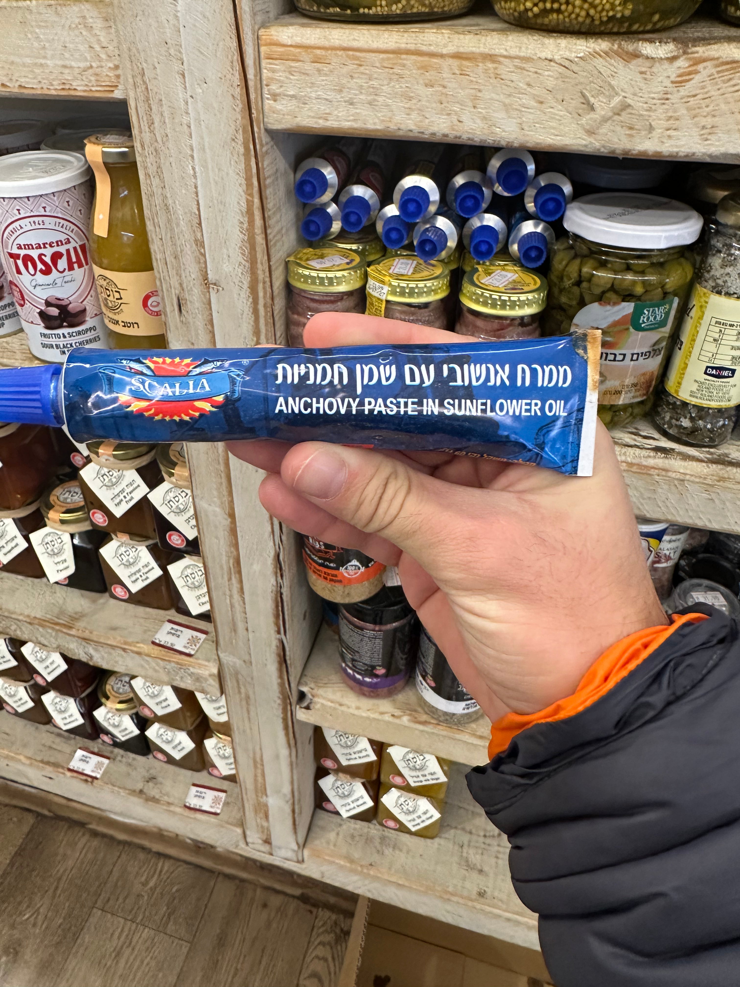 Never Waste a Drop! 🪥💆‍♀️🎒

✅ Works with all types of toothpaste & creams
✅ Perfect for home, hotels, travel, flights & vacations ✈️👜
✅ Keeps your products neat and prevents waste
✅ Compact & portable – fits easily in your bag or pur