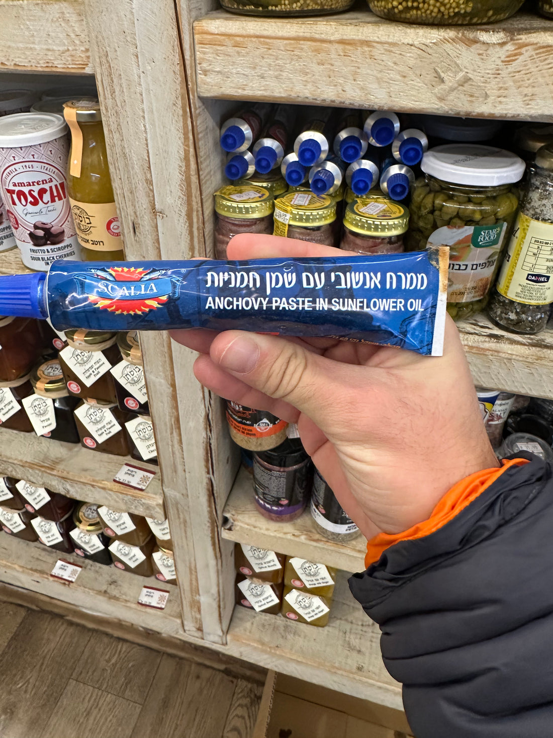 Never Waste a Drop! 🪥💆‍♀️🎒

✅ Works with all types of toothpaste & creams
✅ Perfect for home, hotels, travel, flights & vacations ✈️👜
✅ Keeps your products neat and prevents waste
✅ Compact & portable – fits easily in your bag or pur