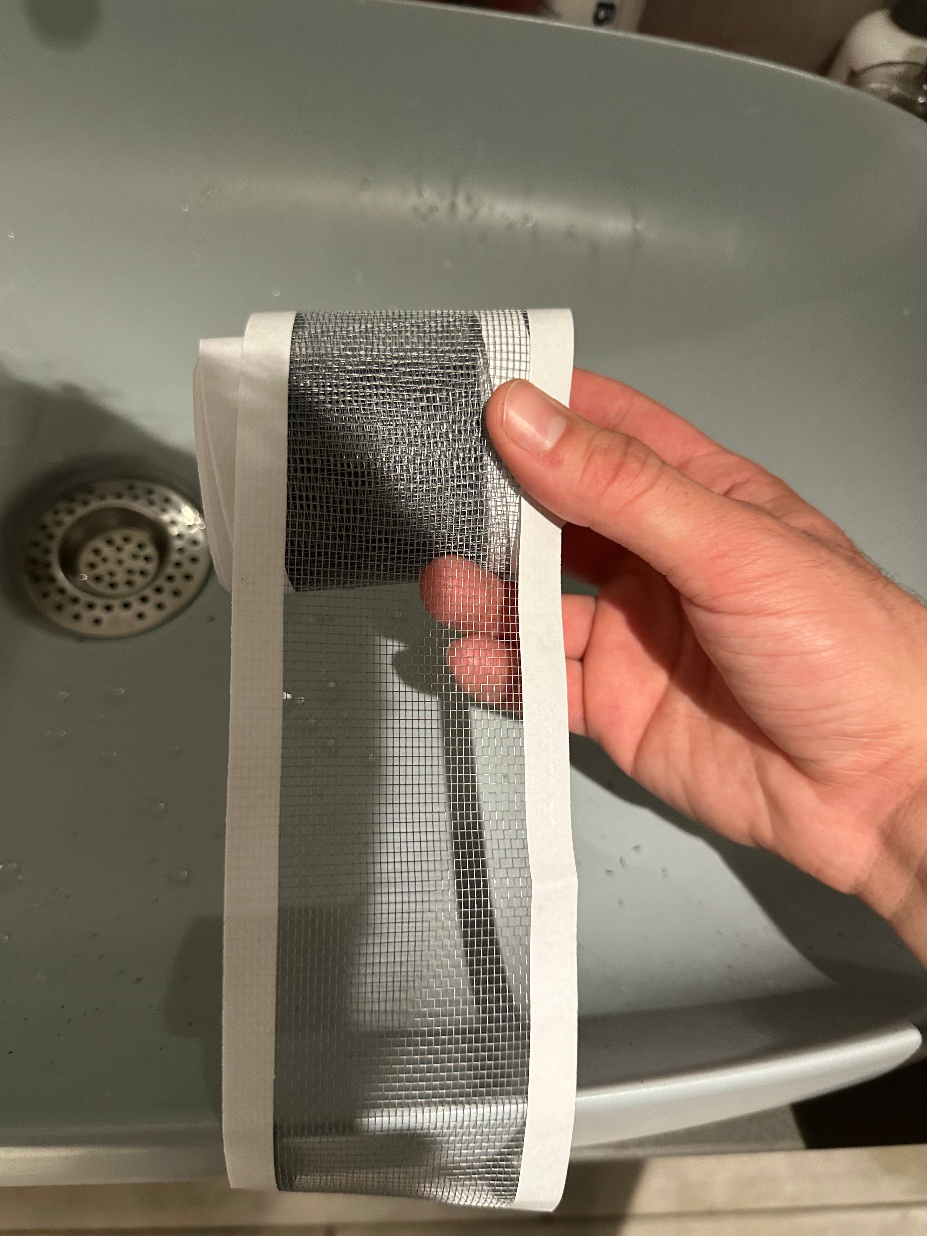 Smart Drain Roll – 10m | Stop Clogs, Odors & Insects

✔ Fits sinks, showers & tubs – ideal for restaurants, cafes & hotels
✔ Prevents hair & dirt buildup
✔ Blocks unpleasant odors
✔ Keeps insects out
✔ Hygienic, single-use & easy to cut