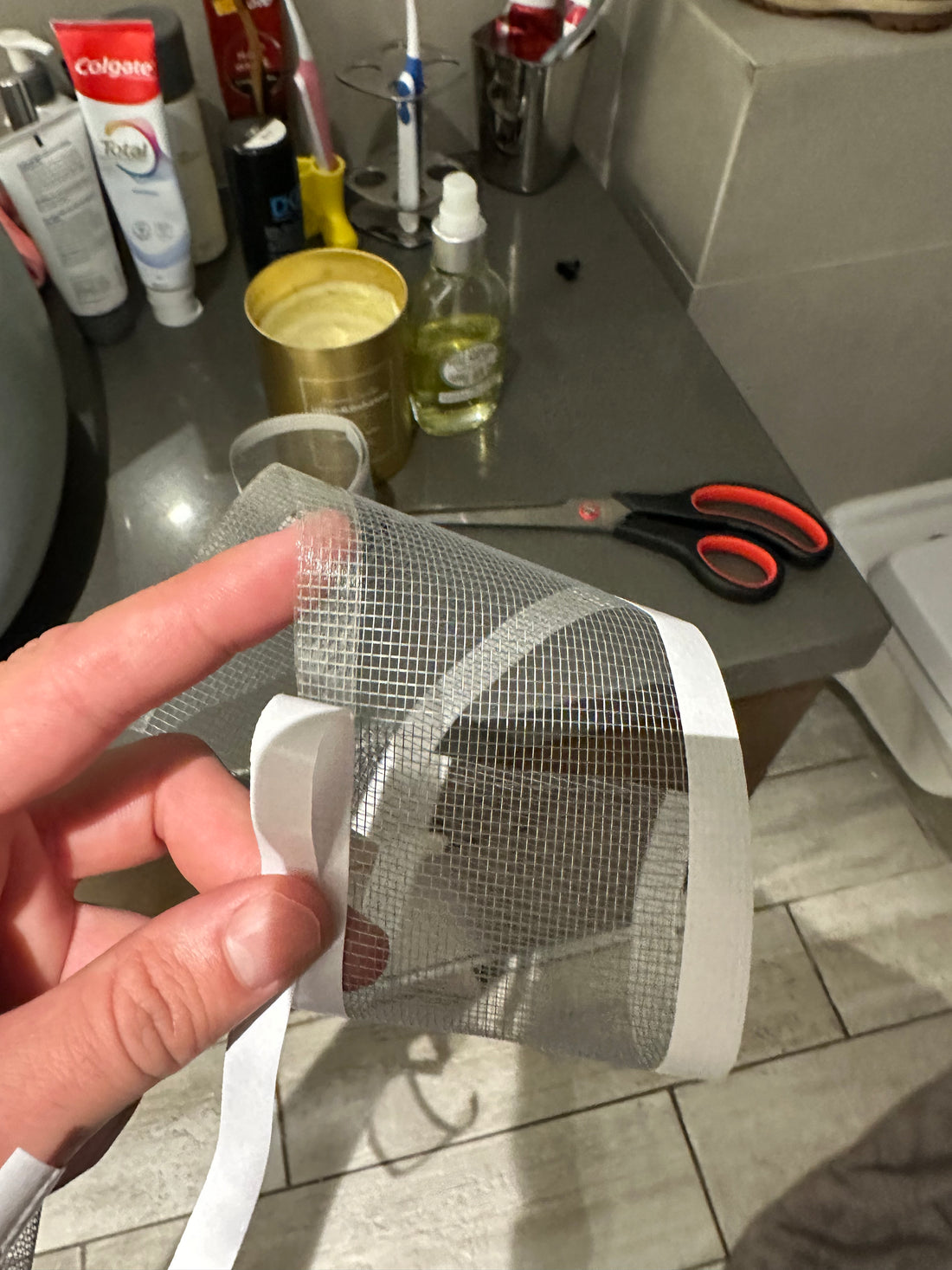 Smart Drain Roll – 10m | Stop Clogs, Odors & Insects

✔ Fits sinks, showers & tubs – ideal for restaurants, cafes & hotels
✔ Prevents hair & dirt buildup
✔ Blocks unpleasant odors
✔ Keeps insects out
✔ Hygienic, single-use & easy to cut