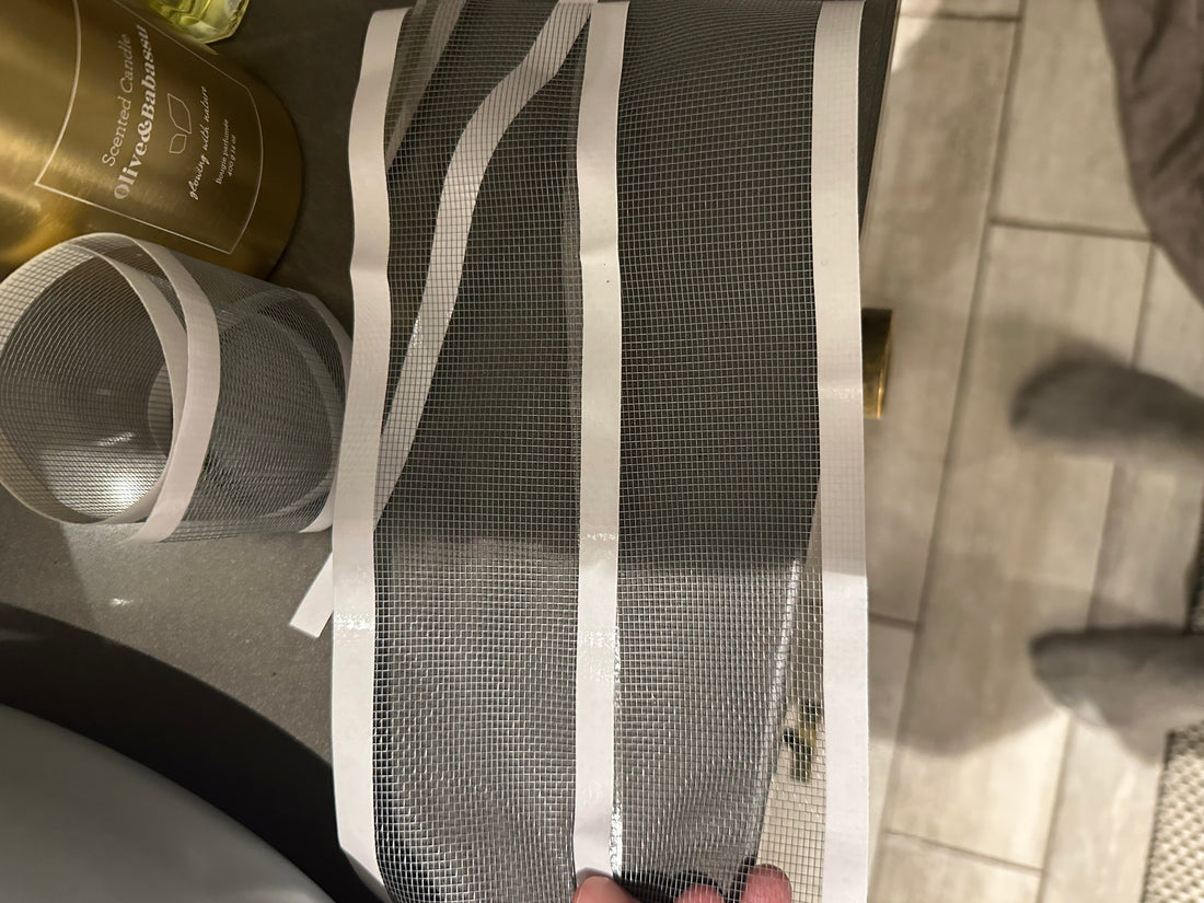 Smart Drain Roll – 10m | Stop Clogs, Odors & Insects

✔ Fits sinks, showers & tubs – ideal for restaurants, cafes & hotels
✔ Prevents hair & dirt buildup
✔ Blocks unpleasant odors
✔ Keeps insects out
✔ Hygienic, single-use & easy to cut