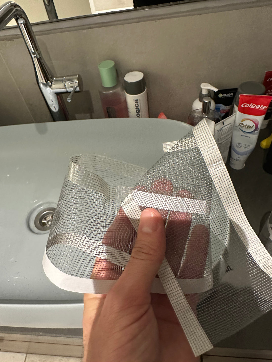 Smart Drain Roll – 10m | Stop Clogs, Odors & Insects

✔ Fits sinks, showers & tubs – ideal for restaurants, cafes & hotels
✔ Prevents hair & dirt buildup
✔ Blocks unpleasant odors
✔ Keeps insects out
✔ Hygienic, single-use & easy to cut