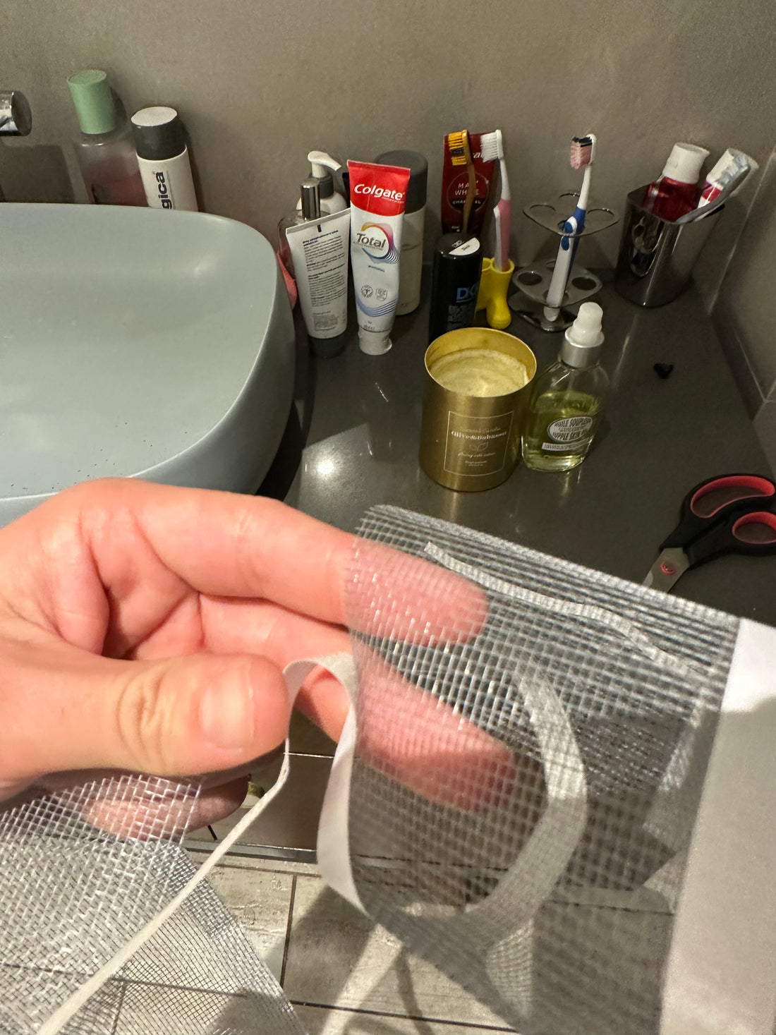 Smart Drain Roll – 10m | Stop Clogs, Odors & Insects

✔ Fits sinks, showers & tubs – ideal for restaurants, cafes & hotels
✔ Prevents hair & dirt buildup
✔ Blocks unpleasant odors
✔ Keeps insects out
✔ Hygienic, single-use & easy to cut