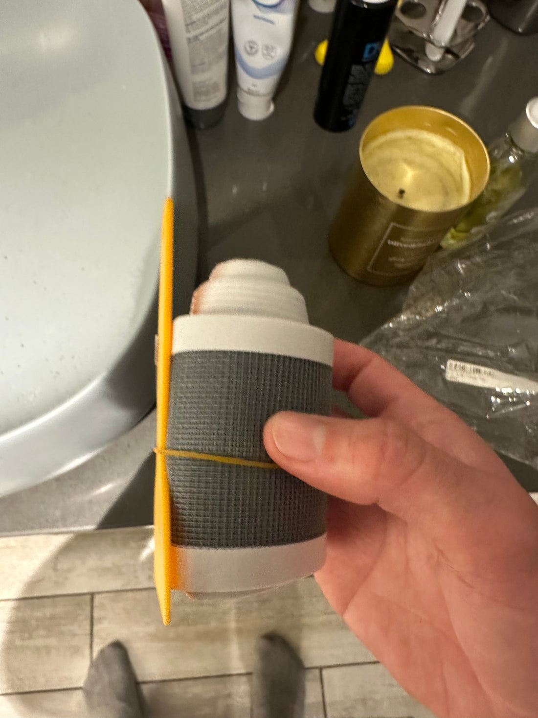 Smart Drain Roll – 10m | Stop Clogs, Odors & Insects

✔ Fits sinks, showers & tubs – ideal for restaurants, cafes & hotels
✔ Prevents hair & dirt buildup
✔ Blocks unpleasant odors
✔ Keeps insects out
✔ Hygienic, single-use & easy to cut