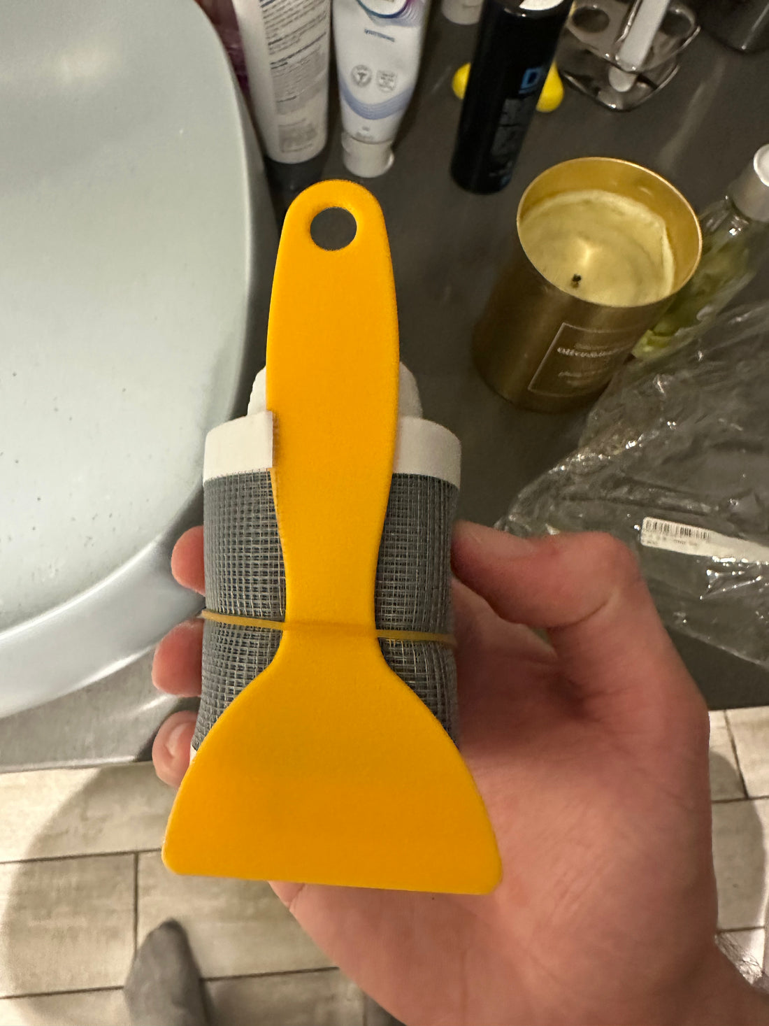 Smart Drain Roll – 10m | Stop Clogs, Odors & Insects

✔ Fits sinks, showers & tubs – ideal for restaurants, cafes & hotels
✔ Prevents hair & dirt buildup
✔ Blocks unpleasant odors
✔ Keeps insects out
✔ Hygienic, single-use & easy to cut