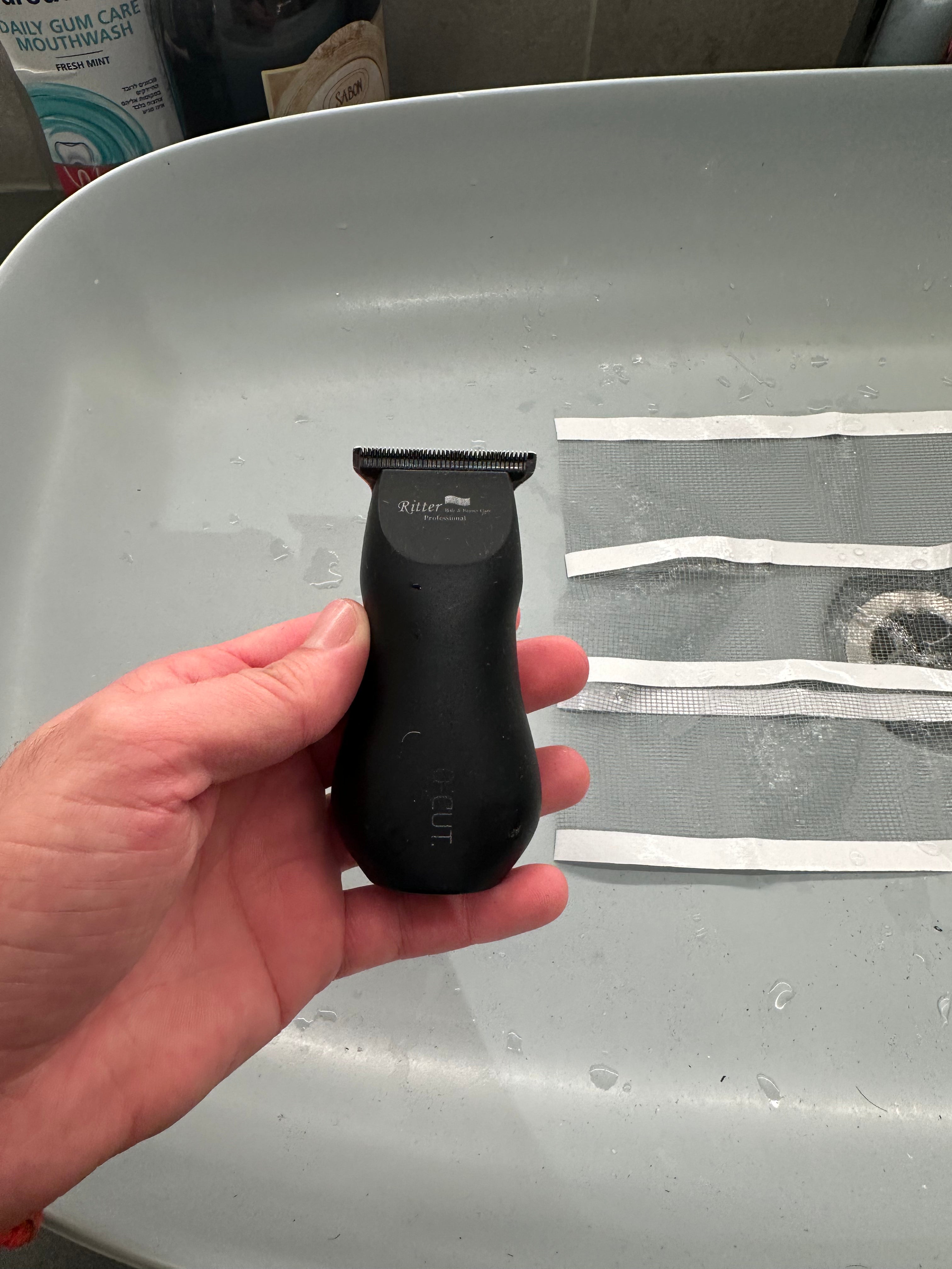 Smart Drain Roll – 10m | Stop Clogs, Odors & Insects

✔ Fits sinks, showers & tubs – ideal for restaurants, cafes & hotels
✔ Prevents hair & dirt buildup
✔ Blocks unpleasant odors
✔ Keeps insects out
✔ Hygienic, single-use & easy to cut