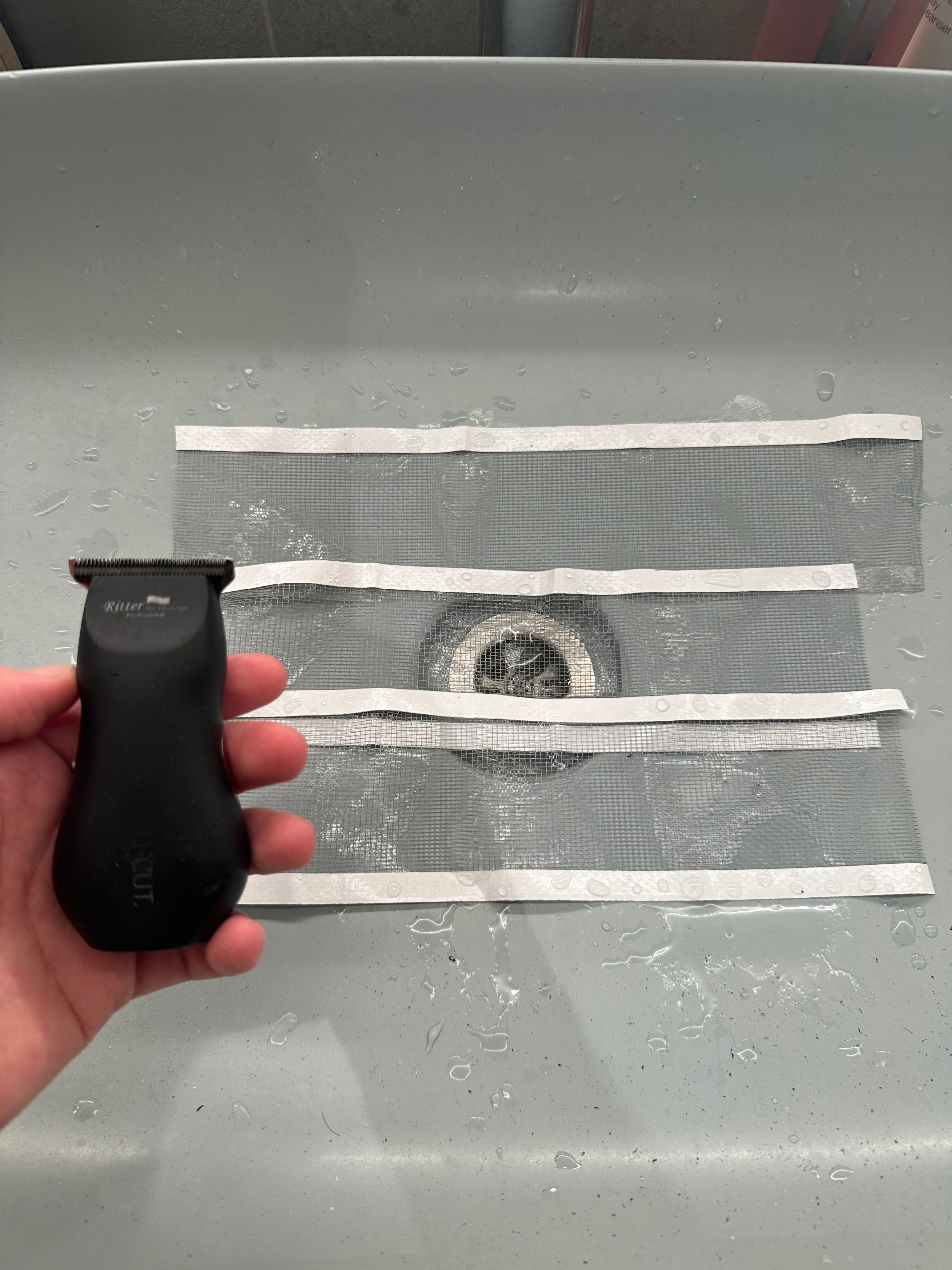 Smart Drain Roll – 10m | Stop Clogs, Odors & Insects

✔ Fits sinks, showers & tubs – ideal for restaurants, cafes & hotels
✔ Prevents hair & dirt buildup
✔ Blocks unpleasant odors
✔ Keeps insects out
✔ Hygienic, single-use & easy to cut