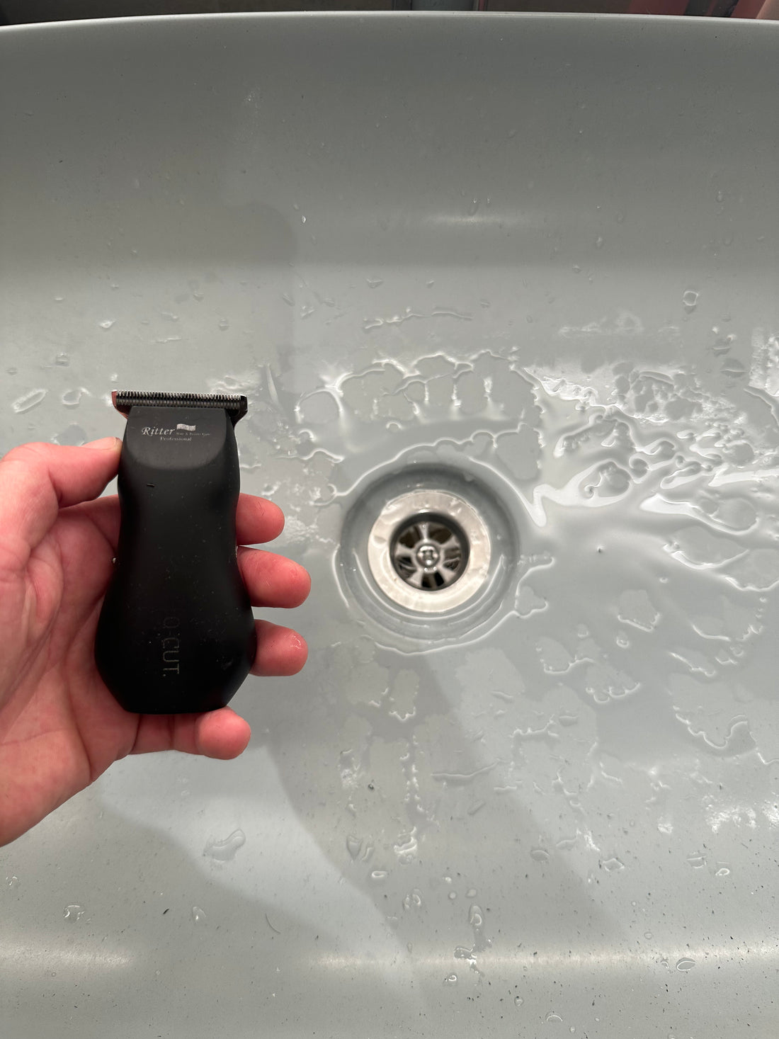 Smart Drain Roll – 10m | Stop Clogs, Odors & Insects

✔ Fits sinks, showers & tubs – ideal for restaurants, cafes & hotels
✔ Prevents hair & dirt buildup
✔ Blocks unpleasant odors
✔ Keeps insects out
✔ Hygienic, single-use & easy to cut