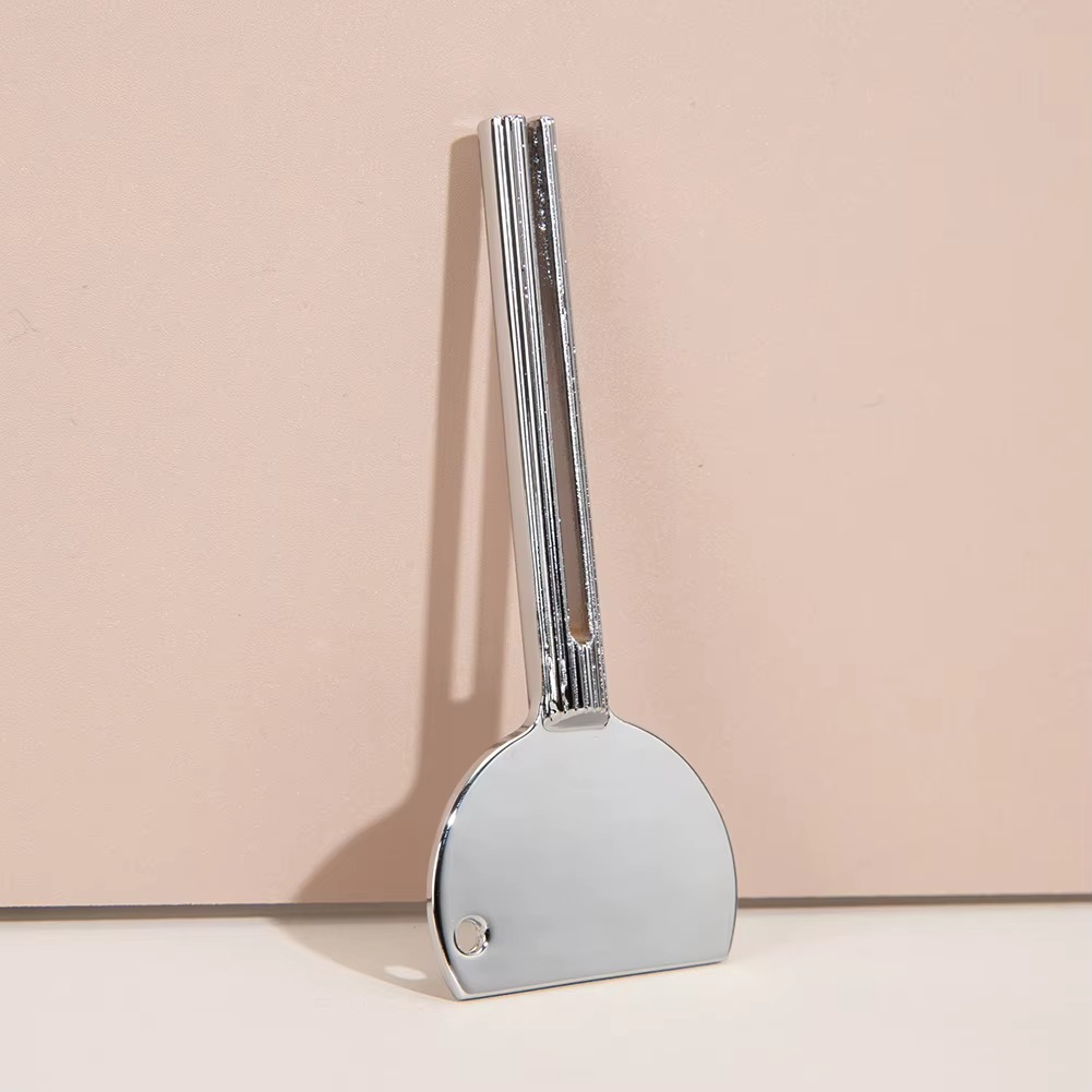 Squeezer 3.0 – Dispense Toothpaste & Creams to the Last Drop!
✅ Suitable for all types of toothpaste and creams
✅ Perfect for homes, apartments, hotels, vacations, trips, and flights
✅ Preserves the product, prevents waste, and saves money and annoying ef