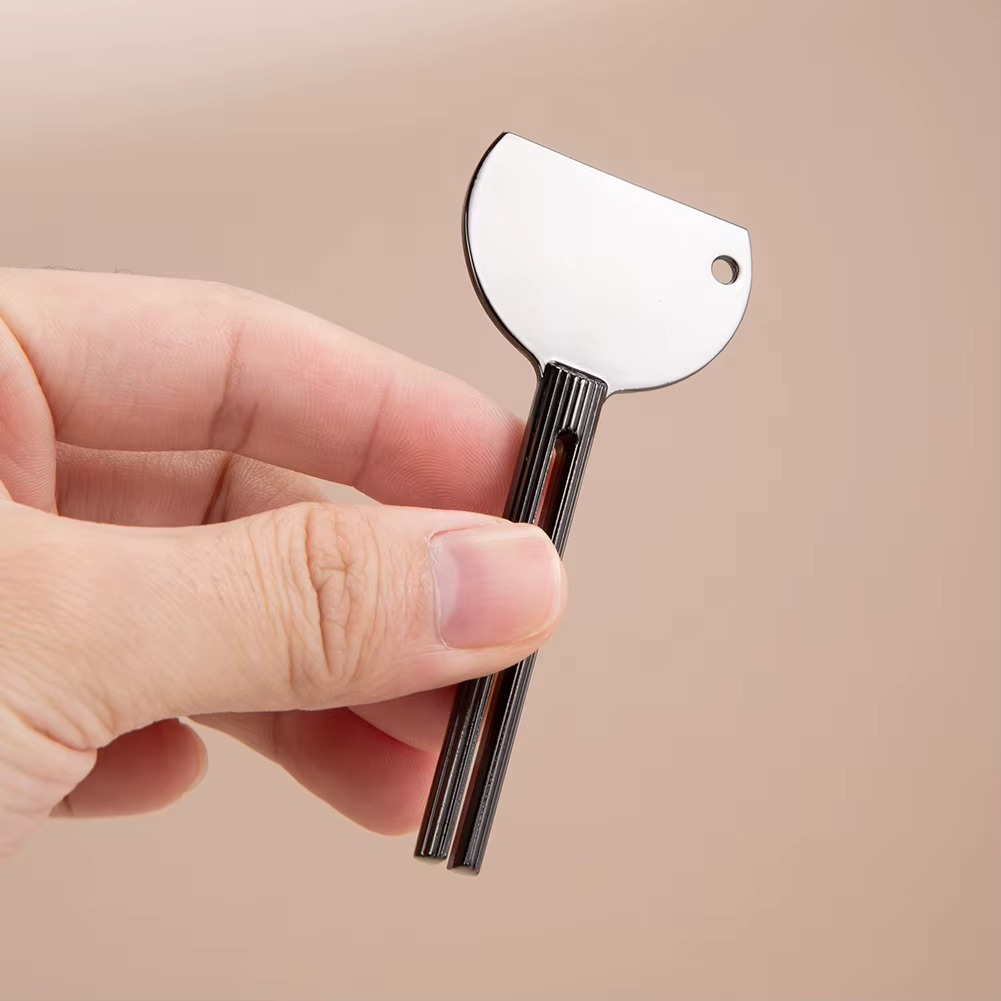 Squeezer 3.0 – Dispense Toothpaste & Creams to the Last Drop!
✅ Suitable for all types of toothpaste and creams
✅ Perfect for homes, apartments, hotels, vacations, trips, and flights
✅ Preserves the product, prevents waste, and saves money and annoying ef
